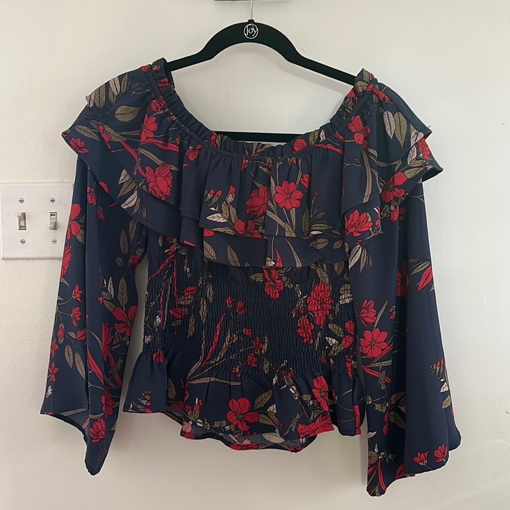 Chelsea & violet blouse - Off the shoulder, navy floral